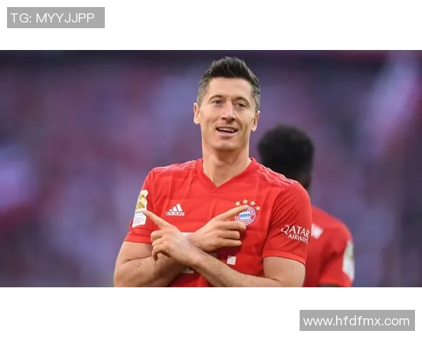 莱万状态火热欧冠赛场独占鳌头10场打入12球稳居射手榜首